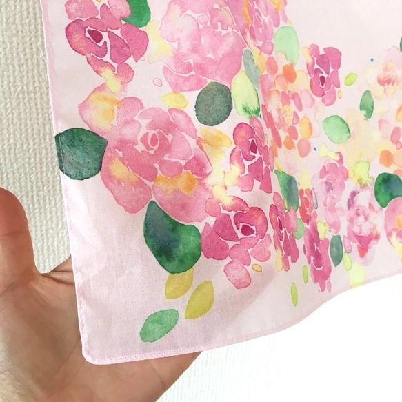也可當絲巾的水彩手帕「ROSE」