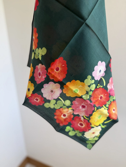 也能當絲巾的水彩手帕「非洲菊」