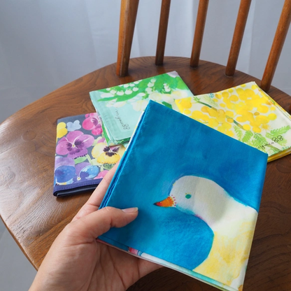 水彩畫手帕，亦可作絲巾「青鳥滿溢」
