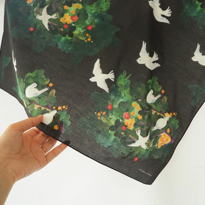 可以當絲巾使用的水彩畫手帕「冷杉與鳥」