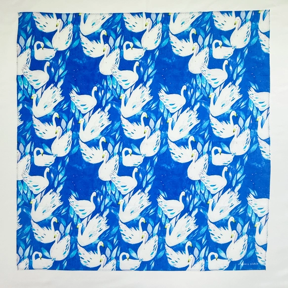 也可作絲巾之用的水彩畫手帕「天鵝」